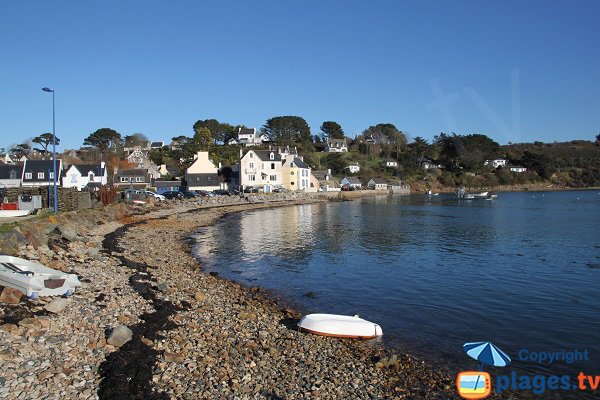 Photo de la plage dans le port de Térénez en Bretagne