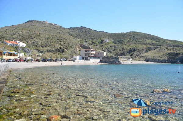 Plage au niveau de la jetée de Port-Vendres