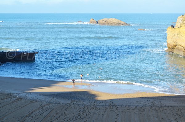 Baignade sur la plage de Port Vieux