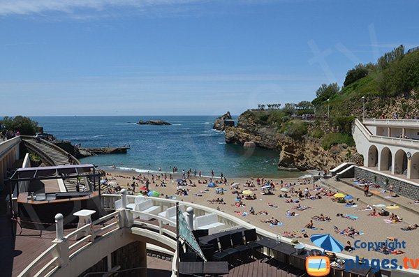 Plage et rocher de la vierge