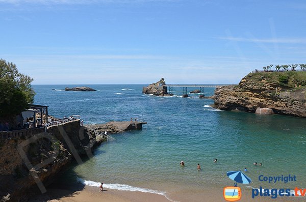 Rocher de la Vierge et plage de Port Vieux à Biarritz