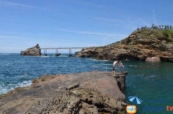 Plongeoir sur la plage de Port-Vieux - Biarritz