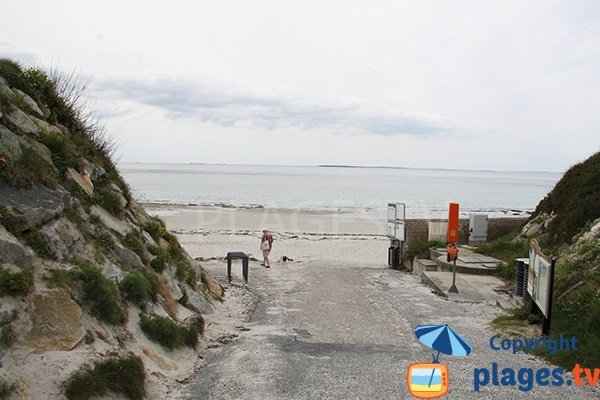 Route d'accès à la plage du centre ville du Conquet