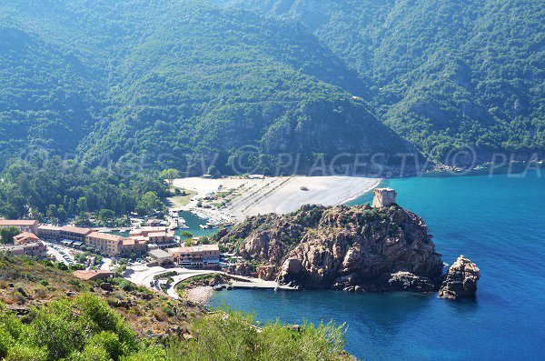 Photo de la marine de Porto et de sa plage - Corse