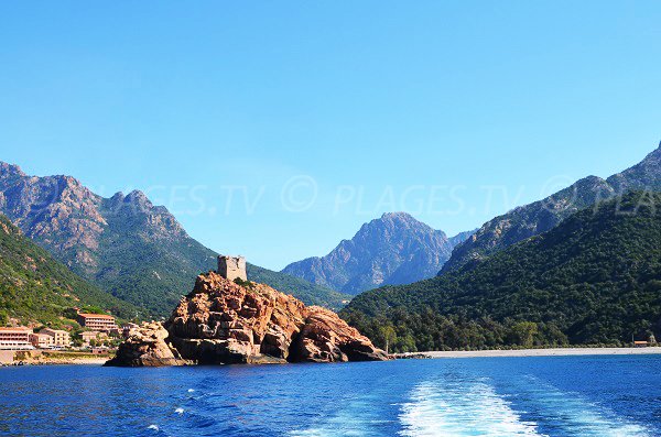 Plage et marine de Porto vue depuis la mer - Corse du Sud