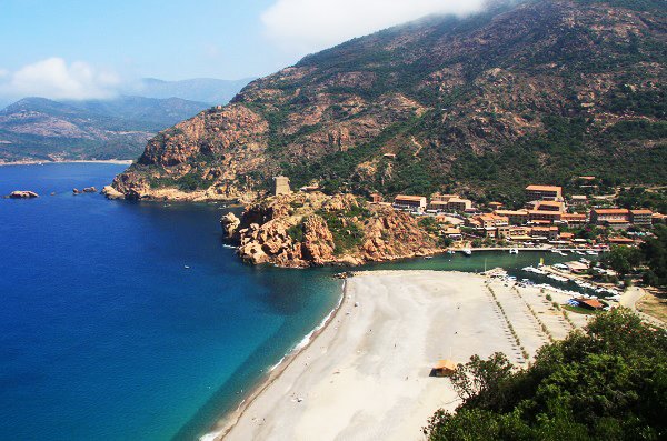 Vue de la plage de Porto en arrivant de Piana