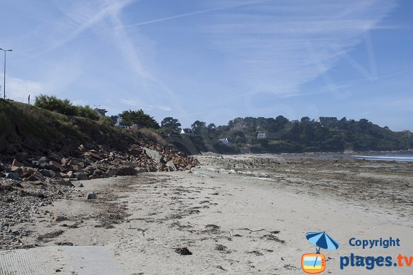 Plage entre les pointes du Corbeau et de Locquirec