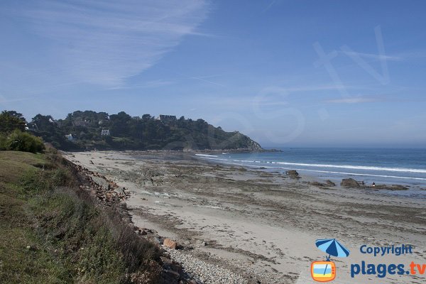 Rochers sur la plage de Porz ar Villiec - Locquirec