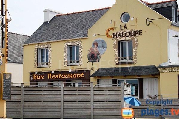 Bar restaurant à côté de la plage de Lampaul-Plouarzel - Bretagne