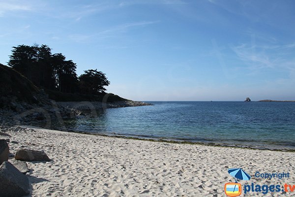 Crique sur le sentier des douaniers de l'ile Grande