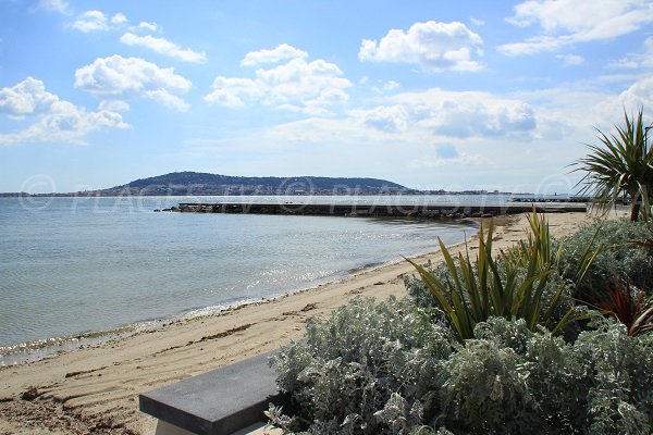 Plage à l'extrémité de la promenade des Bains à Balaruc