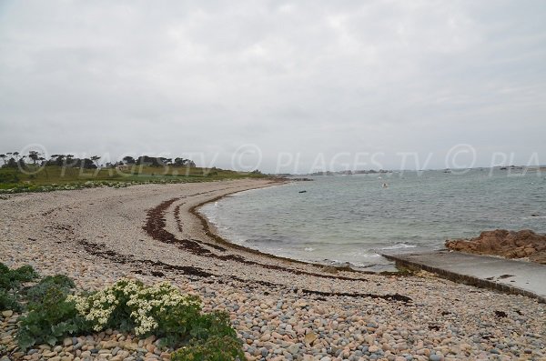 Plage et mise à l'eau de Poul Stripo à Plougrescant (Côtes d'Armor)