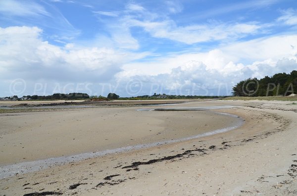 Poulbert beach in La Trinité sur Mer - view on Carnac