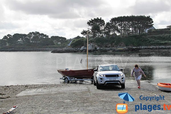 Cale de mise à l'eau sur la plage de Poull Glaz - Plouguerneau