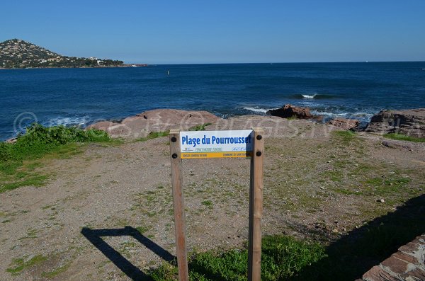 Pourrousset beach in Agay - Rocks area