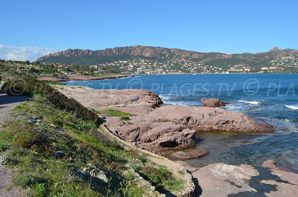 Rochers de la plage du Pourrousset à Agay