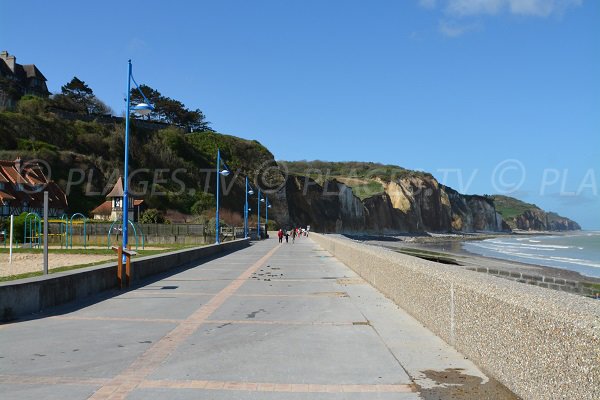 Promenade le long de la plage de Pourville