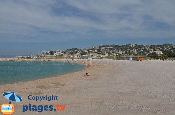 Plage dans la parc balnéaire du Prado à Marseille