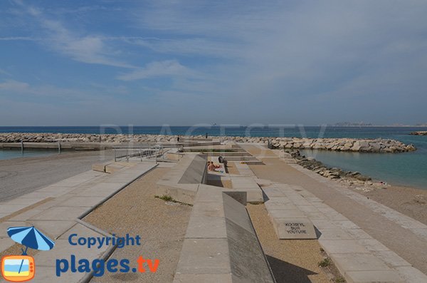 Espace bétonné entre les plages du Prado - Marseille