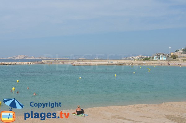 Brises lames sur la plage du Prado Nord - Marseille