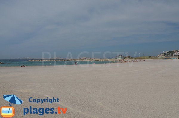 Grande plage de gravillons à Marseille - Prado Nord