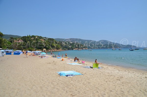 Plage privée sur la plage de Pramousquier dans le Var - Rayol Canadel