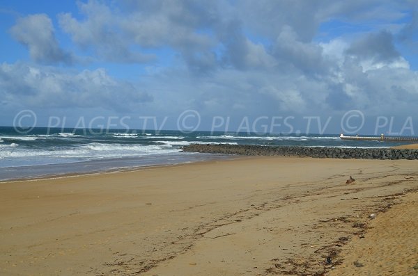 Plage de sable dans le centre ville de Capbreton