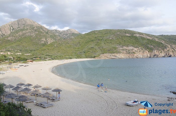 Plage privée à Arone - Corse