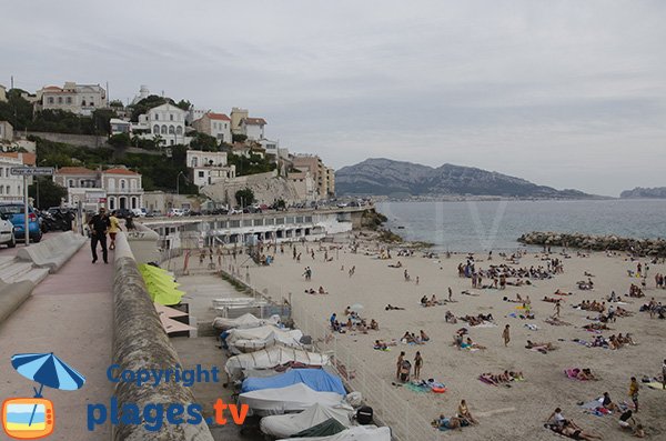 Bateaux sur la plage du Prophètes - Marseille