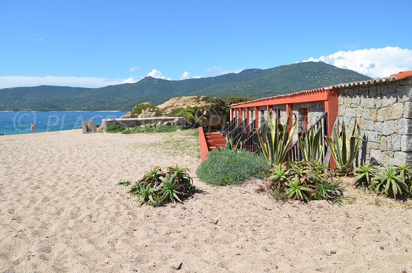 Extrémité de la plage du Puraja de Propriano