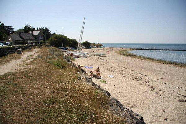 Centre de voile à côté de la plage de Quimiac