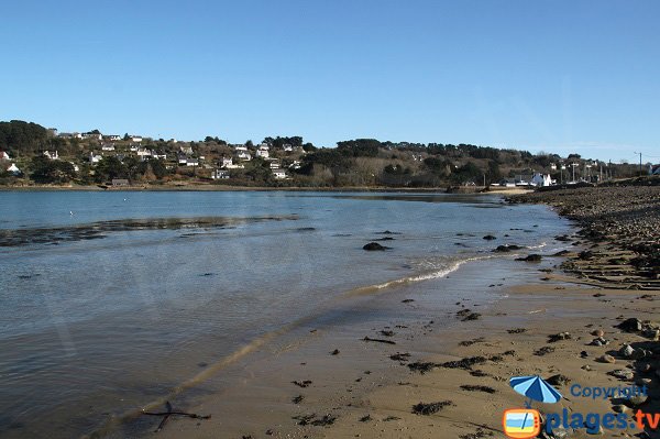 Vue sur la plage du chantier naval