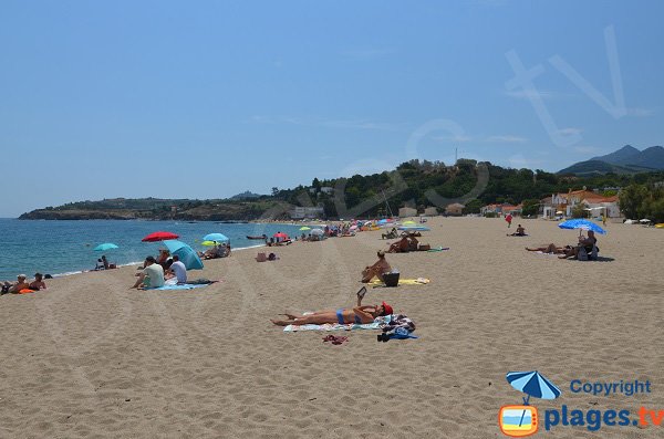 Plage au sud d'Argelès entre le port et les criques