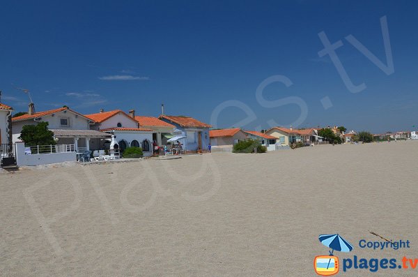 Maisons du Racou en bord de plage