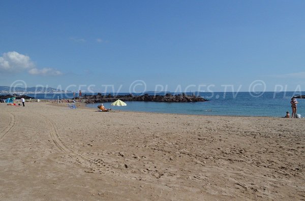 Beach near Rague Harbor in Mandelieu