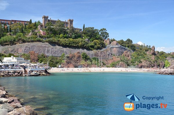 Plage à côté du port de la Rague de Mandelieu