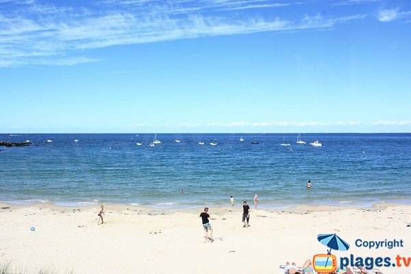 Plage de sable fin sur l'ile d'Yeu - Baie profonde