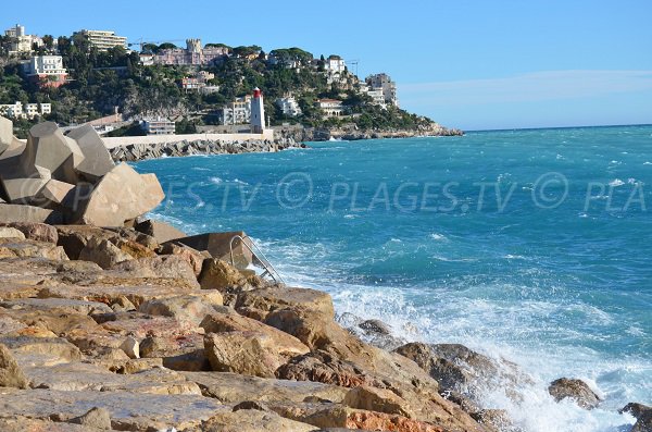 Echelle permettant d'accèder à la mer depuis le quai Rauba Capeu