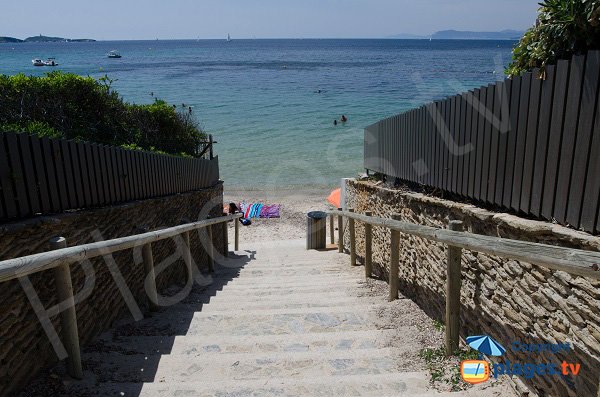 Escaliers pour la plage du Rayolet
