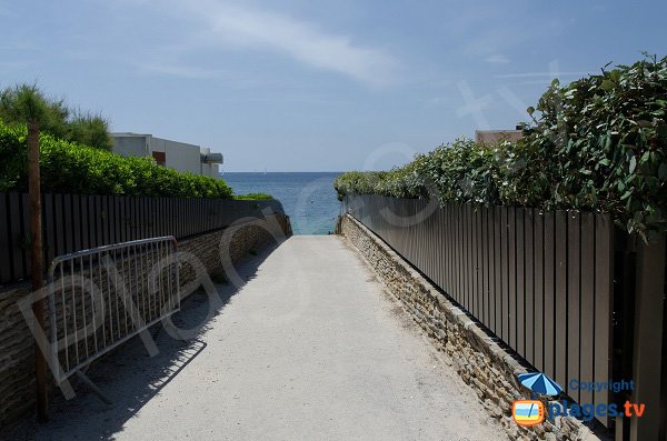 Route d'accès à la plage du Rayolet