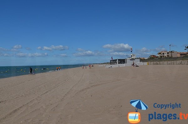 Plage privée dans le centre de Portiragnes