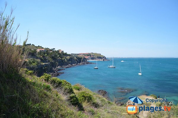 Vista sulla costa di Collioure della cricca di Reguers