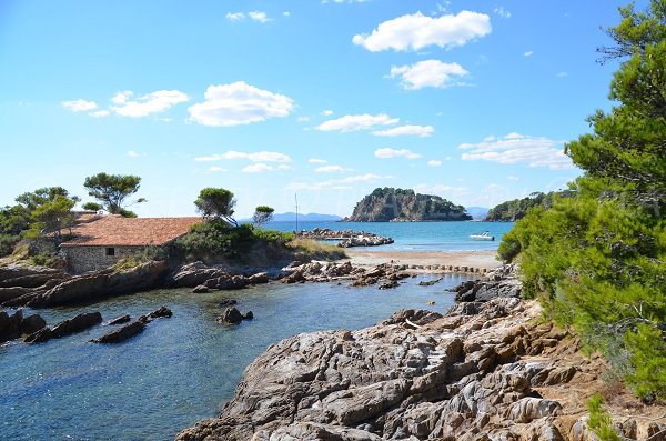 Spiaggia di Bormes les Mimosas nel porto di Galerio