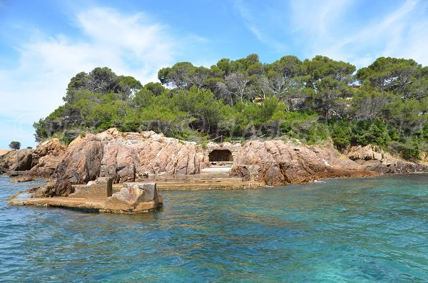 Rocks on the tip of the Galere in Bormes les Mimosas