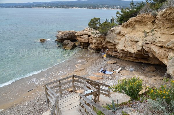 Plage sur le sentier du littoral de St Cyr sur Mer