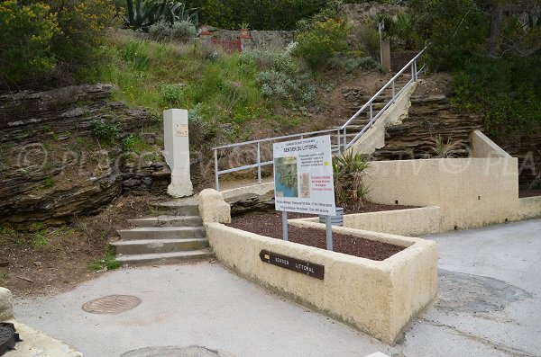 Access to Reinette beach in Saint Cyr sur Mer