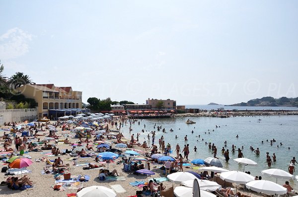 Plage de Renécros en été à Bandol