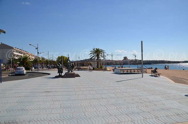 Promenade along republic beach - Frejus