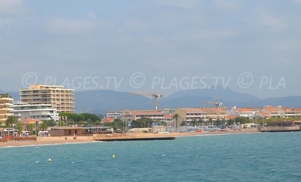 Vue sur la plage de la République à droite et la plage du Capitole sur la gauche