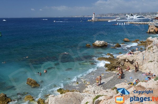 Strand der Reserve im Sommer in Nizza